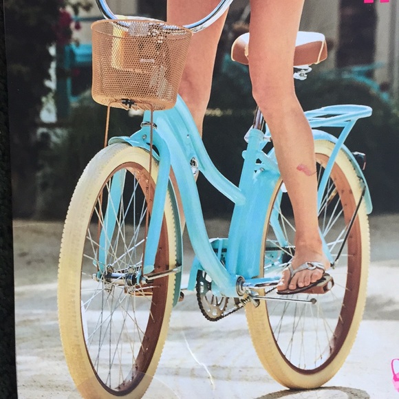 Meet your Posher, Raine🌴 - Picture 2 of 8